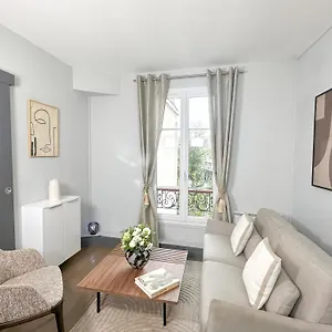 Stunning Near Eiffel Tower Apartment